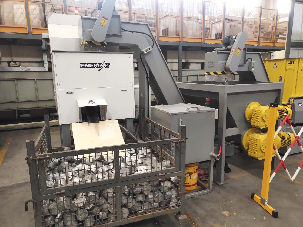 No. BMS-1090 Enerpat, Cast Iron Chips Briquetting Press, 100 Ton, 90 mm Briquettes, Fully Automatic, NEW - Image 3
