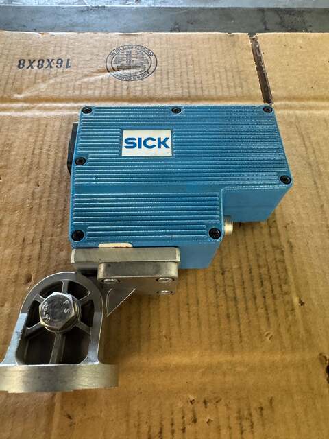 SICK DME3000-111S14 Laser Distance Measuring Sensor 18 to 30 VDC Untested Surplus - Image 4