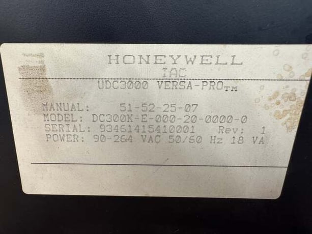 Honeywell DC300K-E-000-20-0000-0 Temperature Controller 90 to 264 VAC Untested Surplus - Image 5