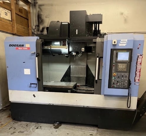 Daewoo Doosan #Mynx-6500, CNC vertical machining center, 3-Axis, Fanuc i, 50" X, 26.4" Y, 24.6" Z, 8000 RPM - Image 2