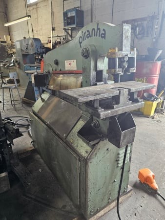 Piranha #P3, ironworker, 50 ton, 8" throat, 10 HP, coper blades, hold down assembly, 1991 - Image 3