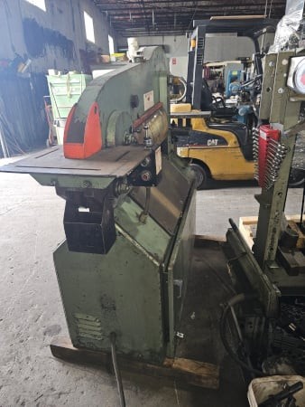 Piranha #P3, ironworker, 50 ton, 8" throat, 10 HP, coper blades, hold down assembly, 1991 - Image 4