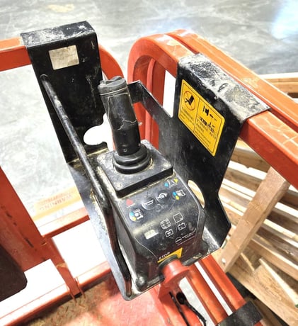 705 lb. LCMG #AS3246, Hydraulic Scissor Lift, 32' max. platform height, 48" platform width, 4.5 HP, 3480 psi - Image 4