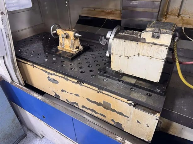 Daewoo Doosan #DMV-5020D, 4th Axis CNC vertical machining center, Fanuc 21iM, 24 automatic tool changer, Cat - Image 2
