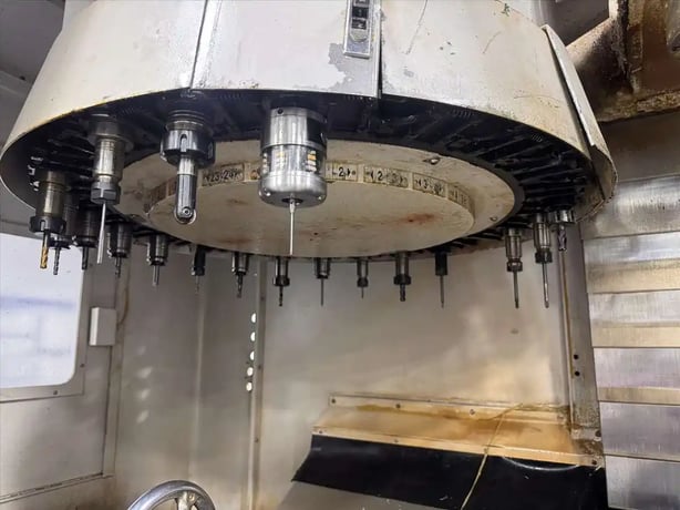 Daewoo Doosan #DMV-5020D, 4th Axis CNC vertical machining center, Fanuc 21iM, 24 automatic tool changer, Cat - Image 6
