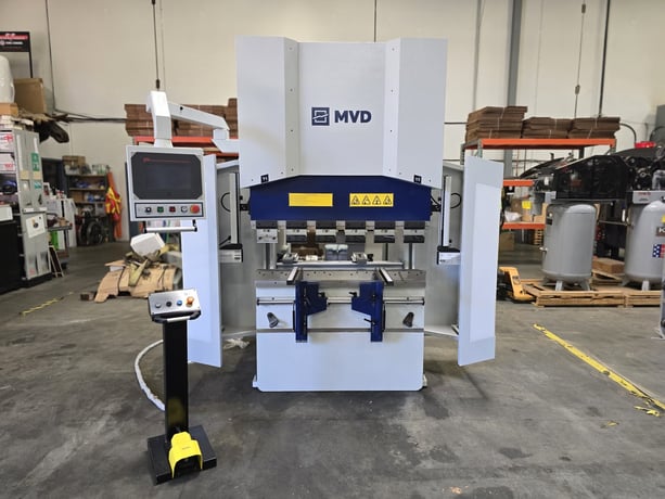 40 Ton, MVD #A40-1250, CNC Hydraulic Press Brake, 4.1' overall, 8-1/4" stroke, 16-1/8" throat, Delem DA-53T - Image 1