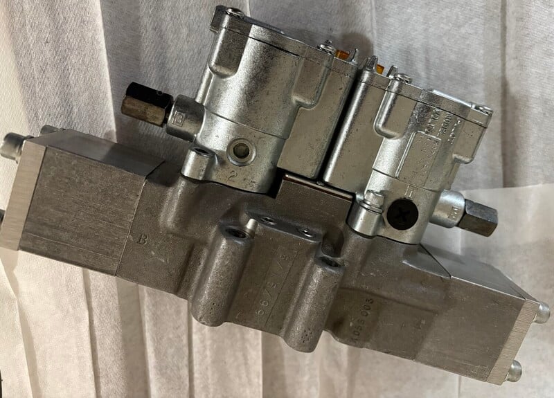 Parker #L5255921153, Pilot Operated 1/2" Pneumatic Control Valve, new surplus - Image 2
