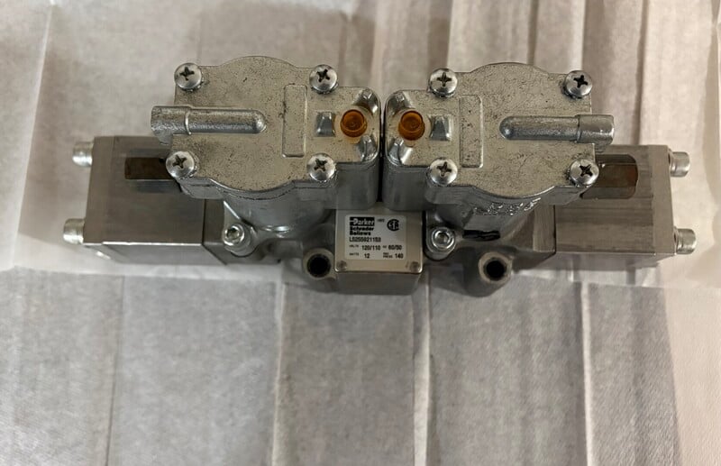 Parker #L5255921153, Pilot Operated 1/2" Pneumatic Control Valve, new surplus - Image 3