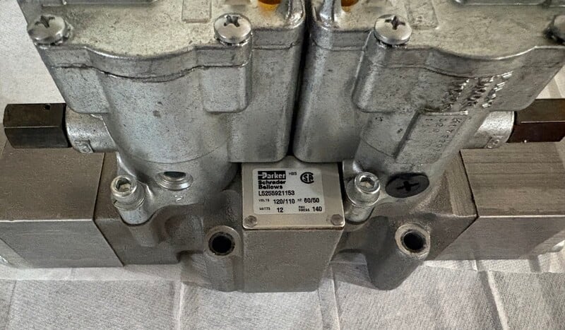 Parker #L5255921153, Pilot Operated 1/2" Pneumatic Control Valve, new surplus - Image 4