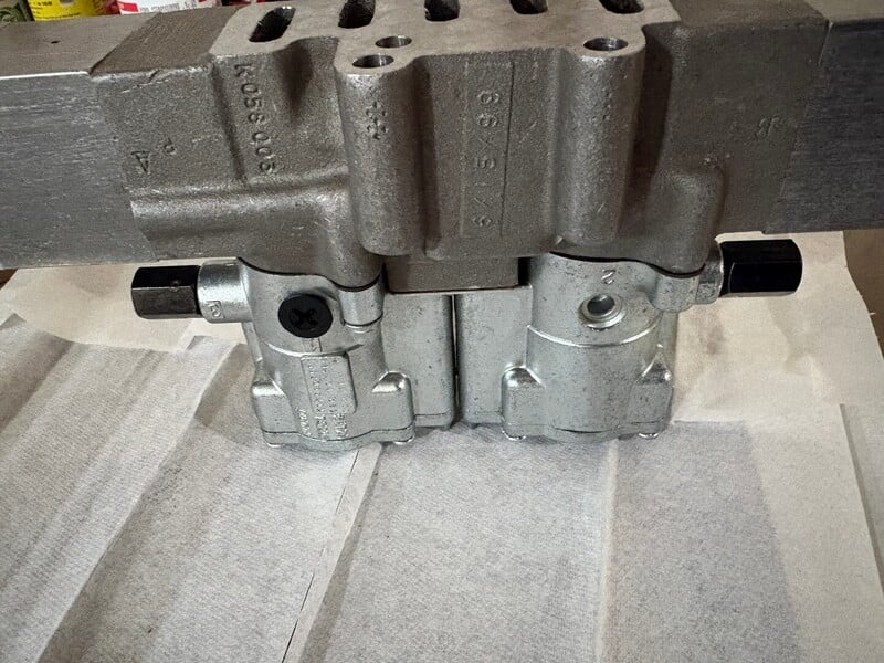 Parker #L5255921153, Pilot Operated 1/2" Pneumatic Control Valve, new surplus - Image 5