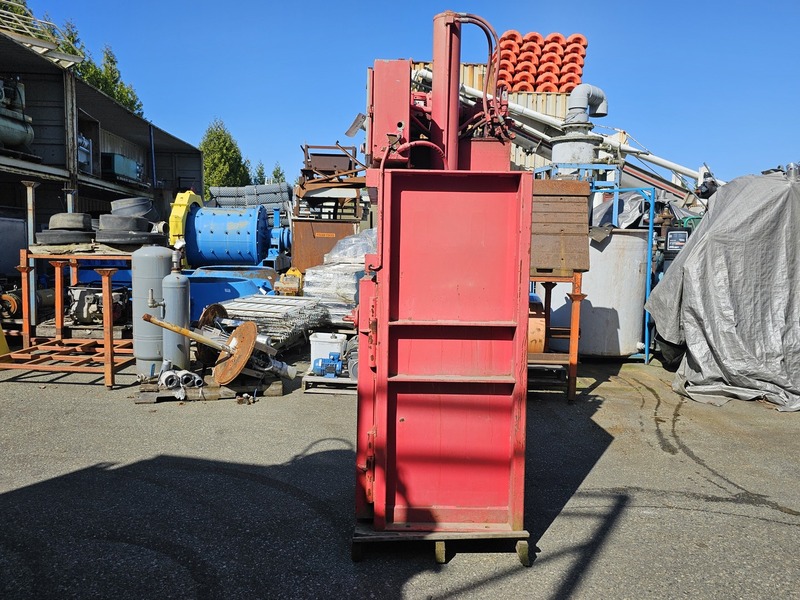 Universal Handling Equipment #CTC242436, Vertical Hydraulic Baler - 1 Cu. Yd - 5 HP - 600 Volts, 3PH - - Image 4