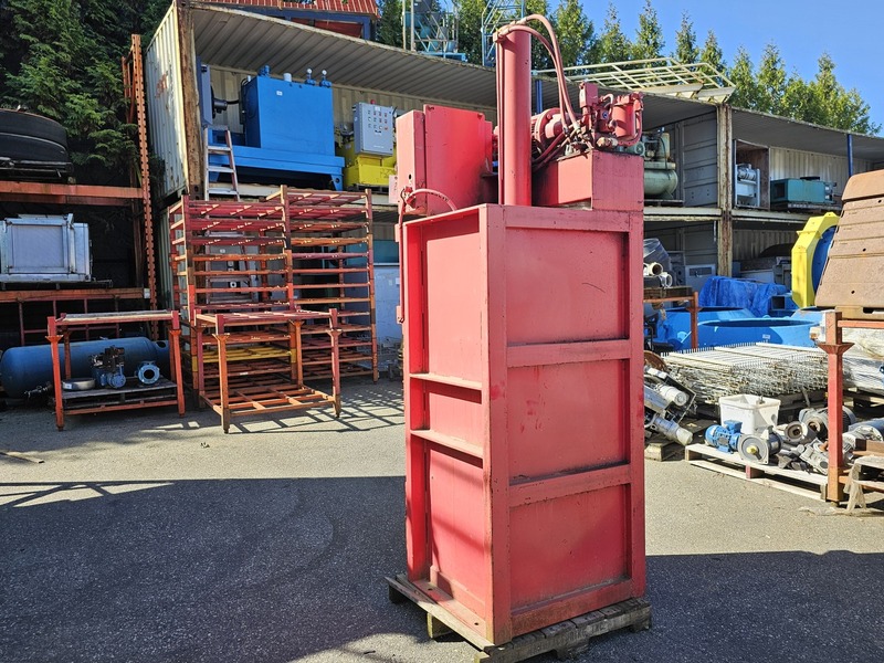 Universal Handling Equipment #CTC242436, Vertical Hydraulic Baler - 1 Cu. Yd - 5 HP - 600 Volts, 3PH - - Image 5