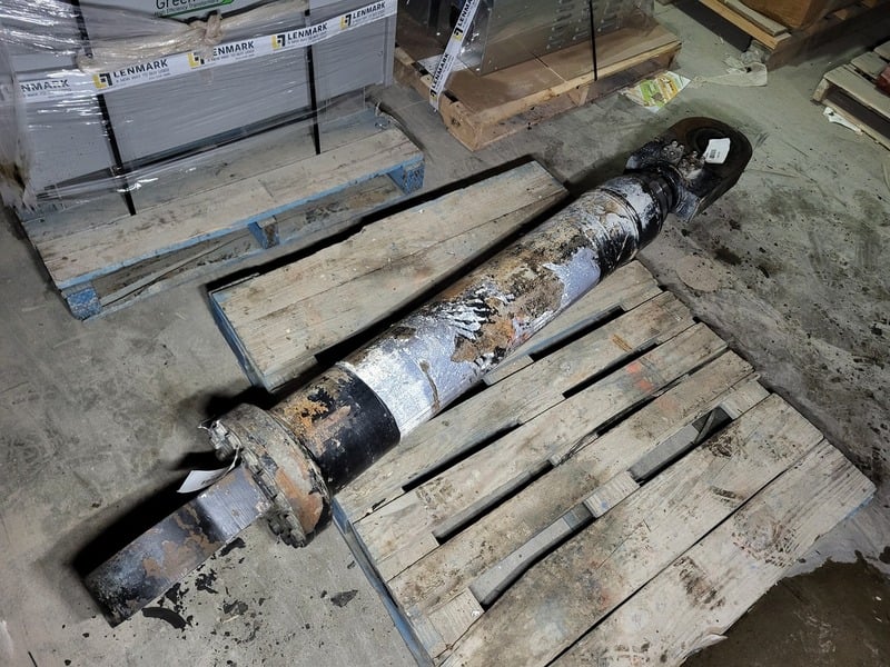 Atlas Copco #5573352700, MT6020 Hydraulic Dump Cylinder - Image 2