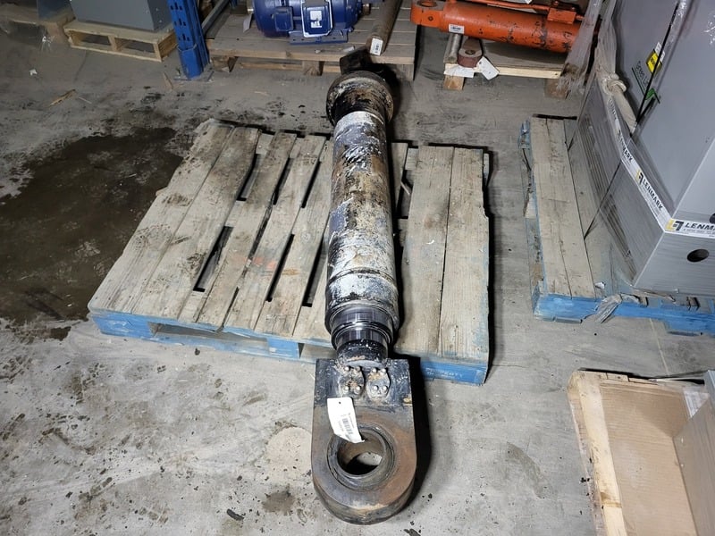 Atlas Copco #5573352700, MT6020 Hydraulic Dump Cylinder - Image 4
