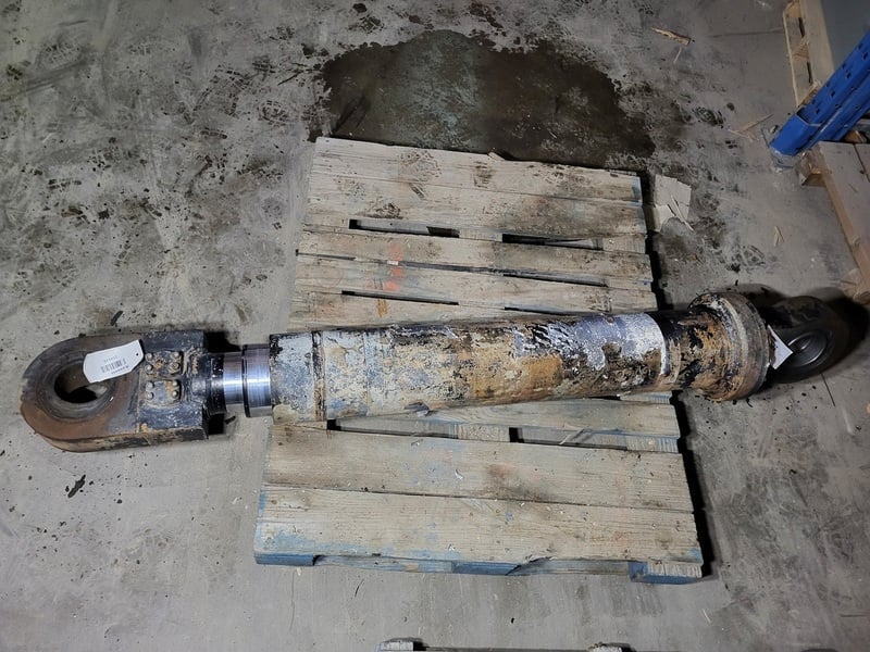 Atlas Copco #5573352700, MT6020 Hydraulic Dump Cylinder - Image 5