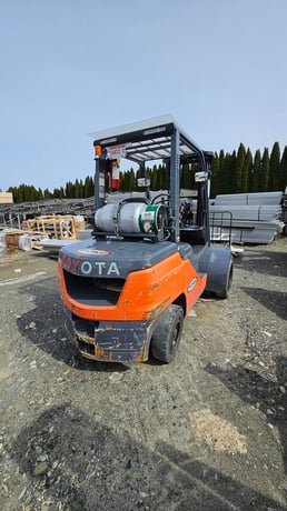 6,500 lb. Toyota #8FGU32, dually forklift, LPG, 187" lift, 3-stage mast, cushion tires, sideshift, 2,746 - Image 5