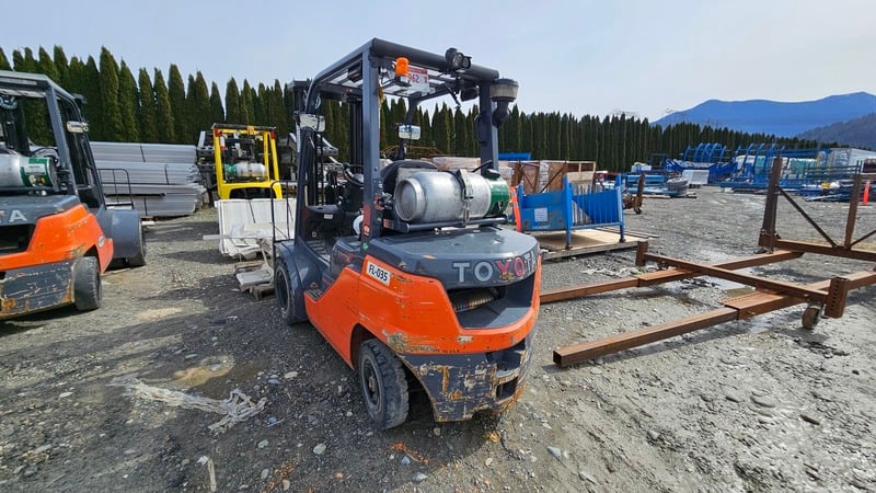 5,000 lb. Toyota #8FGU25, forklift, LPG, 180" lift, 3-stage mast, pneumatic tires, sideshift, 3,681 hours - Image 3