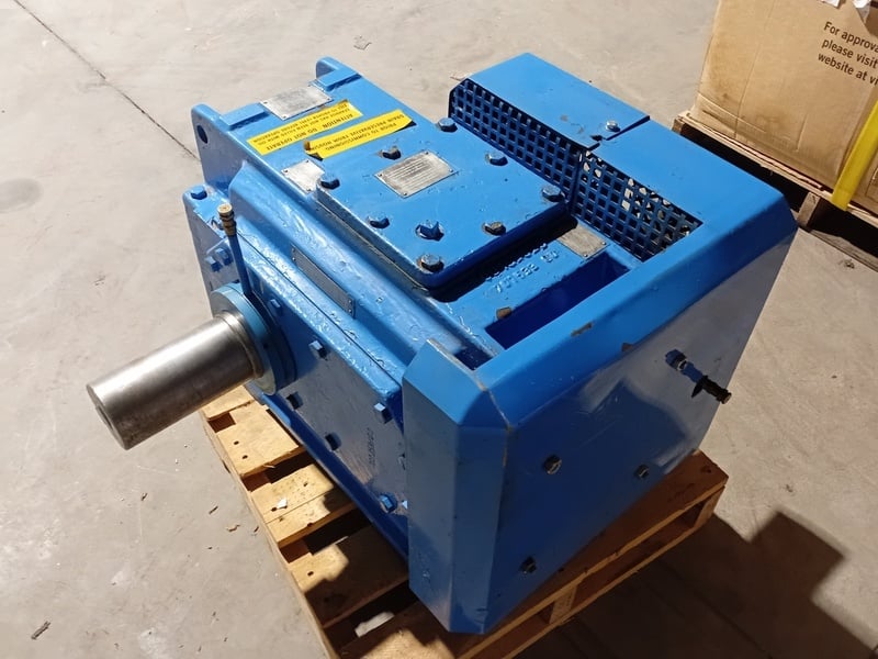 Flender #H1SH05, 300 HP Parallel Shaft Gearbox with Hyest UA36-304 Motor, new surplus - Image 4