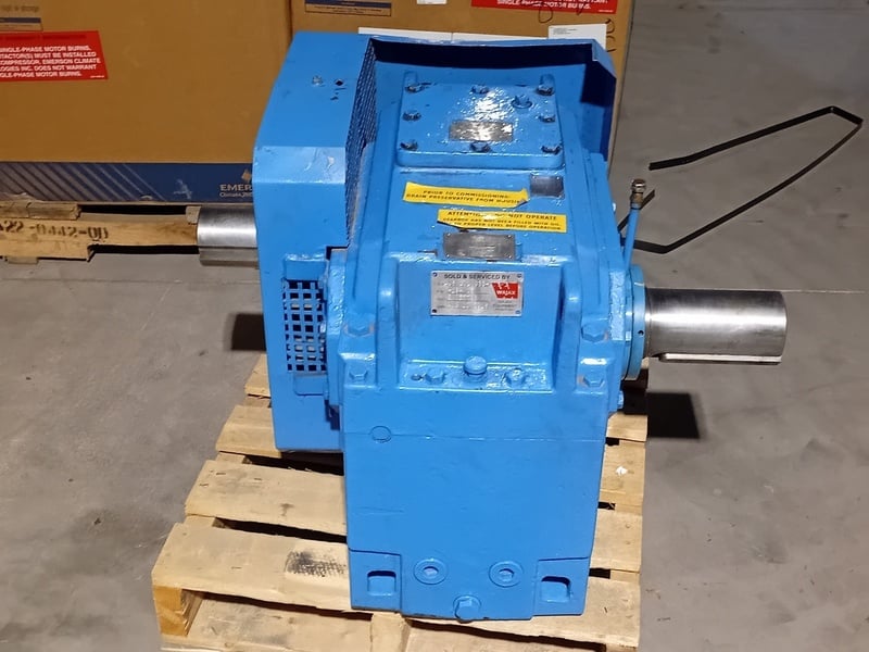 Flender #H1SH05, 300 HP Parallel Shaft Gearbox with Hyest UA36-304 Motor, new surplus - Image 6