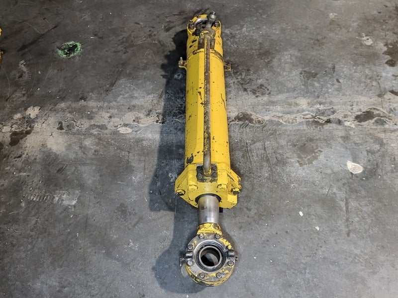 Komatsu EH5933 Parts: Hydraulic Cylinder (2 available) - Image 4