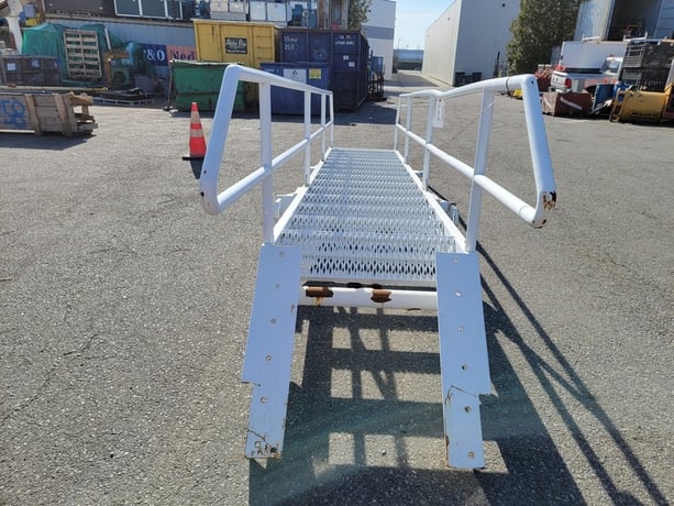 Caterpillar #504-8725, Stairway Assembly, new surplus - Image 3