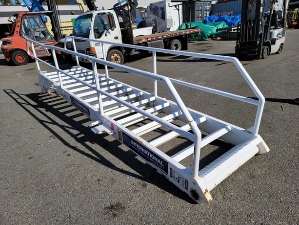Caterpillar #504-8725, Stairway Assembly, new surplus - Image 6