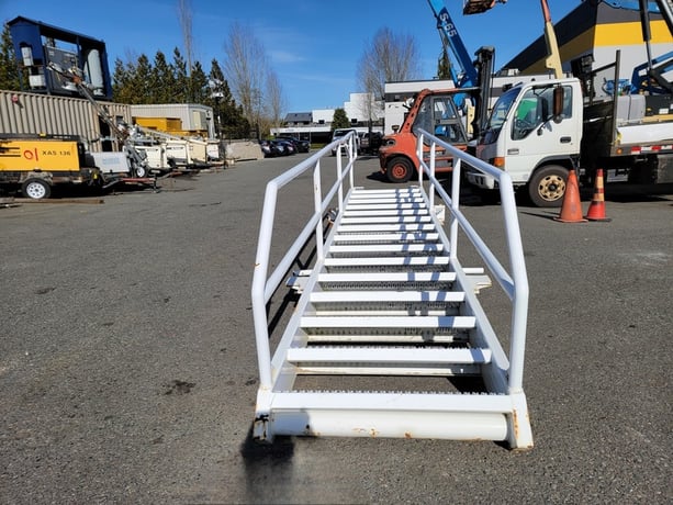Caterpillar #504-8725, Stairway Assembly, new surplus - Image 7