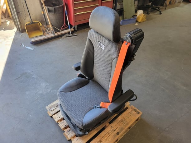 Caterpillar #384-6165, Seat Assembly Suspension, new surplus - Image 2