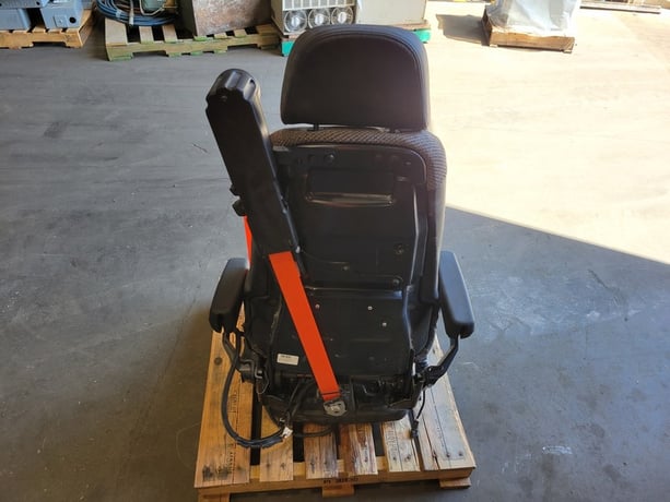 Caterpillar #384-6165, Seat Assembly Suspension, new surplus - Image 4