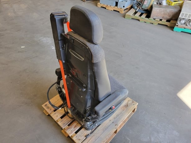 Caterpillar #384-6165, Seat Assembly Suspension, new surplus - Image 5