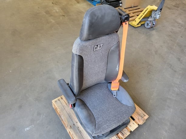 Caterpillar #384-6165, Seat Assembly Suspension, new surplus - Image 7