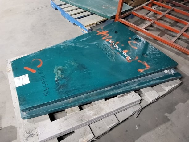 Metso #MM0297742, Cheek Plate - Image 4