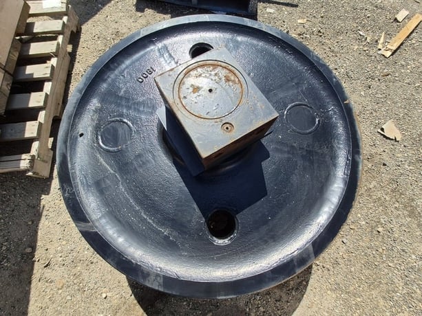 EX1800 Idler Assembly, like new - Image 3