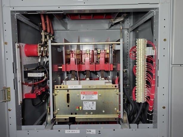 Square D #MG44D, ISO-Flex 4160 Volts Medium Voltage MCC w/ 1x SL50W430 & 3x SL50W Vacuum Contactors, 2002 - Image 10
