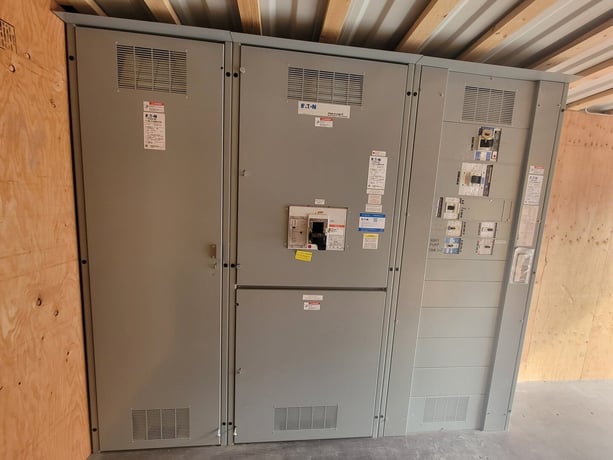 2000 Amps 480Y/277 Volts Eaton Switchgear Power Distribution Center w/ 45 KVA Transformer & Panels - Image 1