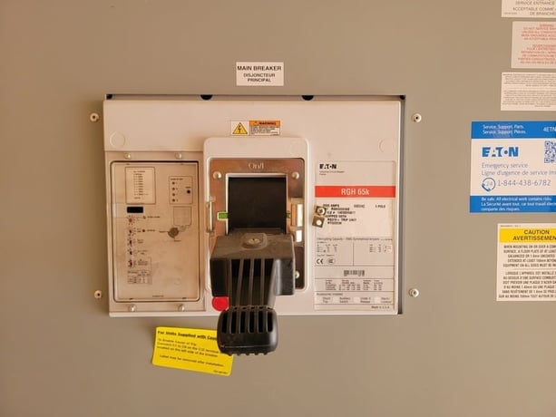 2000 Amps 480Y/277 Volts Eaton Switchgear Power Distribution Center w/ 45 KVA Transformer & Panels - Image 4