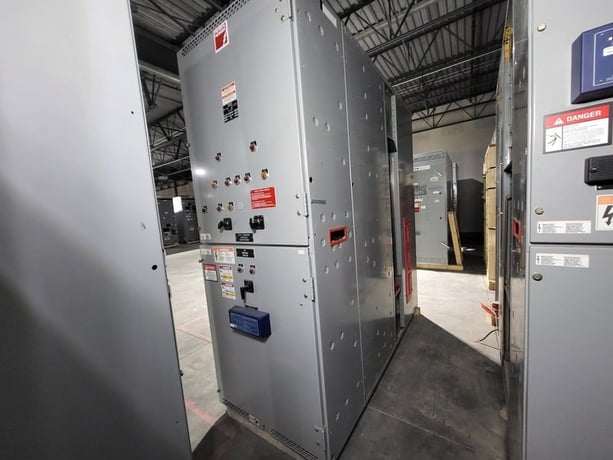 4 KV, Federal Pioneer, 2000 Amps Medium Voltage Switchgear Tie Breaker w/ Square D VR Breaker & SEL Relay - Image 5