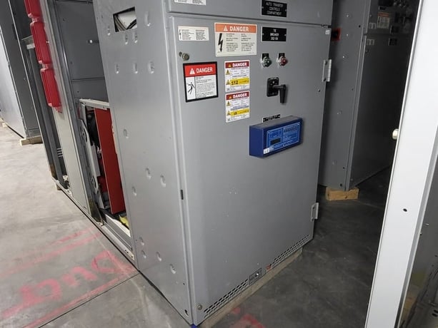 4 KV, Federal Pioneer, 2000 Amps Medium Voltage Switchgear Tie Breaker w/ Square D VR Breaker & SEL Relay - Image 7