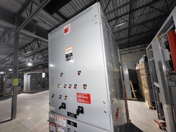 4 KV, Federal Pioneer, 2000 Amps Medium Voltage Switchgear Tie Breaker w/ Square D VR Breaker & SEL Relay - Image 9