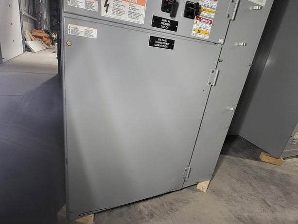 4 KV, Federal Pioneer, 2000 Amps Medium Voltage Switchgear w/ VR Breaker & SEL Relay, 2002 - Image 5