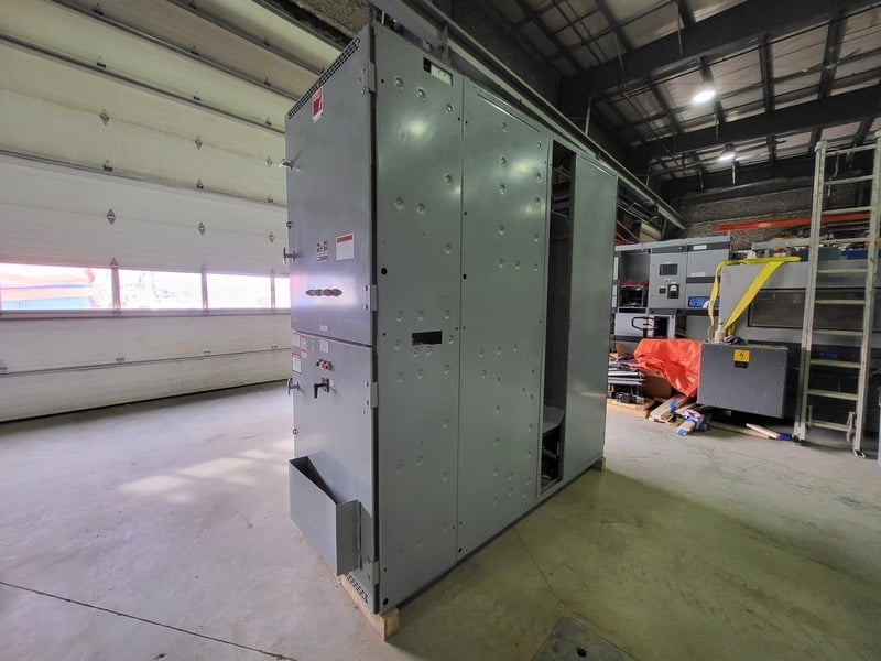 Federal Pioneer, 1200 Amps 4160 Volts Switchgear, Main Breaker & Tie Breaker w/ 2 Auxiliary Units, 2007 - Image 4