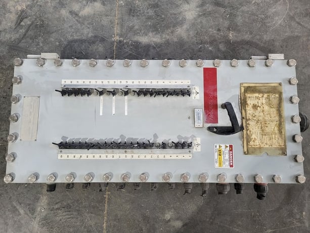 Appleton #XPE32252B.I146, 225 Amps, 120/208 Volts, 3 Phase, 42 Circuits Panelboard - Image 1
