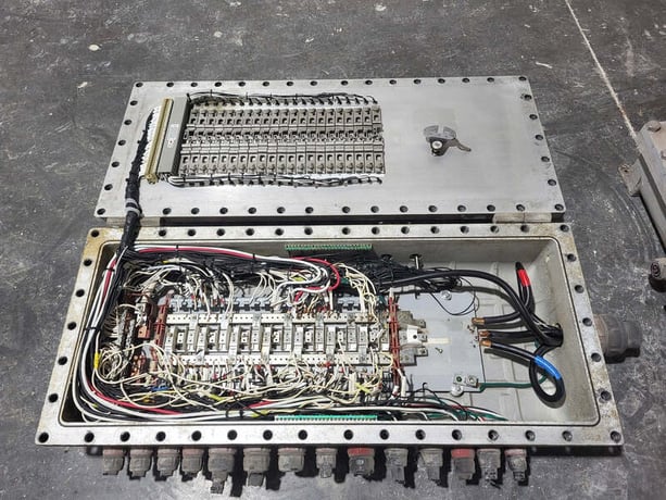 Appleton #XPE32252B.K133, 225 Amps, 120/208 Volts, 3 Phase, 42 Circuits Panelboard - Image 1