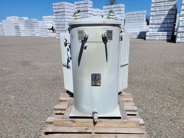 250 KVA 4160/7200 Primary, 600 Secondary, Westinghouse #3E3413, Oil Filled Transformer, Pole Mount (2 - Image 1