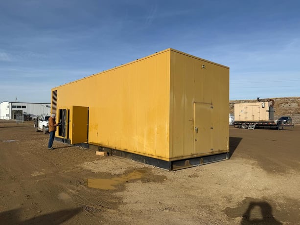 740 KW Caterpillar #G3516, Natural Gas Generator Set, 1200 RPM, 480 Volts, 992 HP CAT engine, 39,724 hours - Image 1