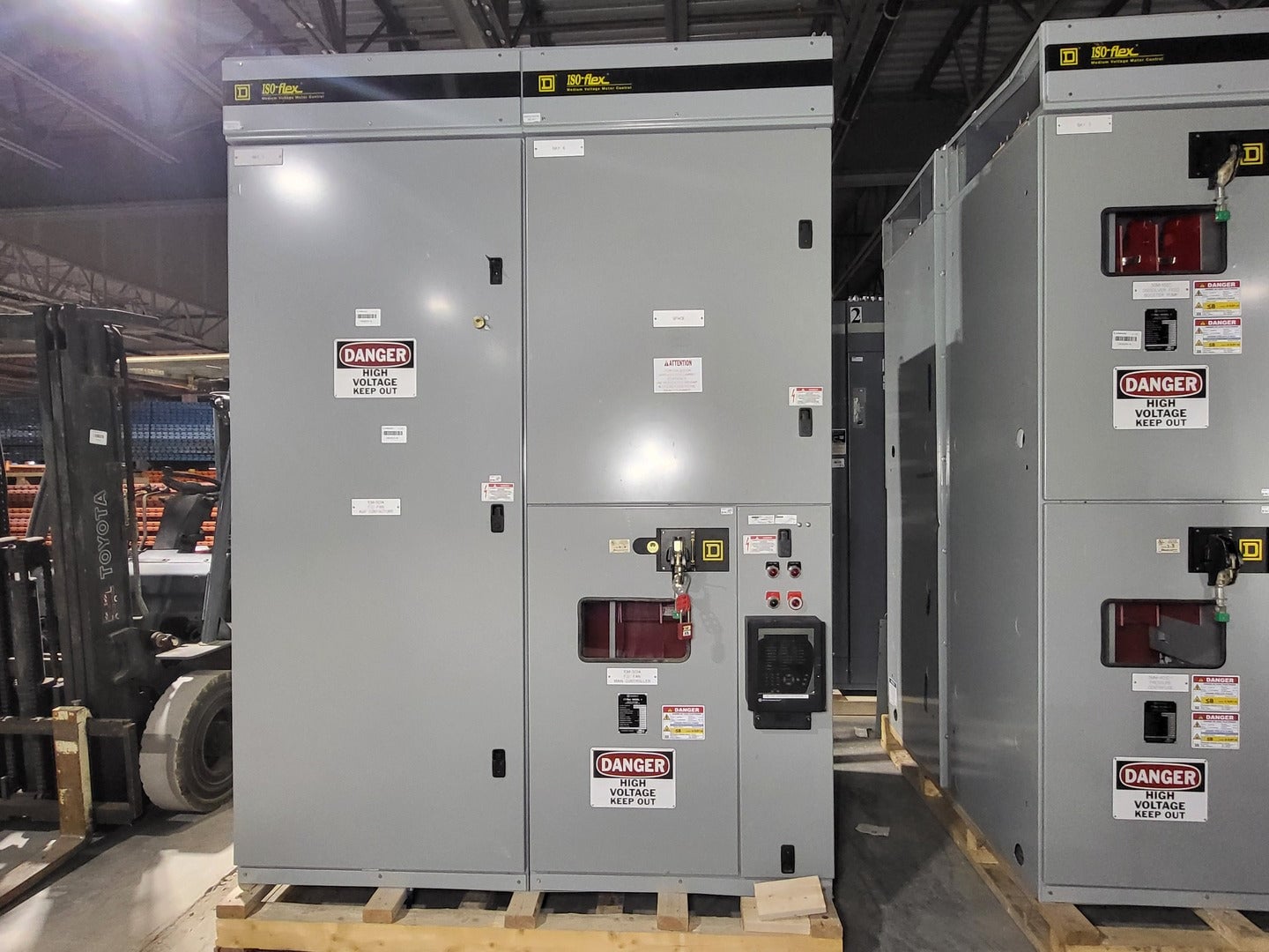 400 Amps Square D #NG44D, ISO-Flex Medium-Voltage Motor Starter Lineup, 4160 Volts, 500 HP, (4) vacuum - Image 1
