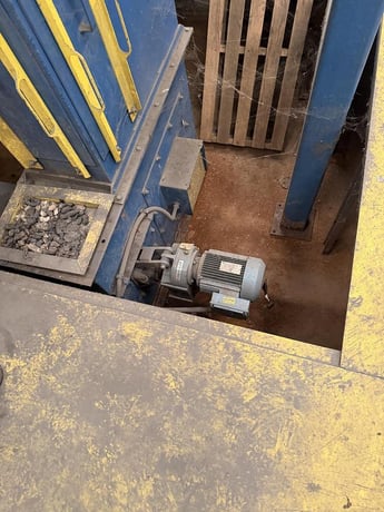 Blastec, Plate Conveyor Shot Blasting System, 120" plate width, (4) 40 HP blast wheels, 50' powered roller - Image 4