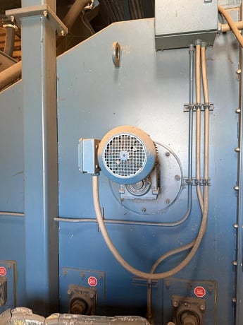 Blastec, Plate Conveyor Shot Blasting System, 120" plate width, (4) 40 HP blast wheels, 50' powered roller - Image 6