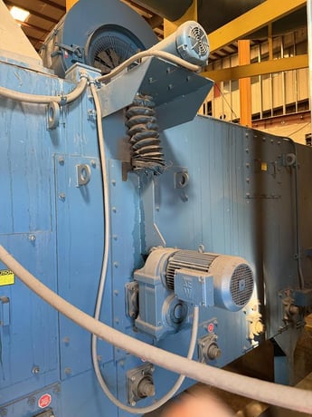 Blastec, Plate Conveyor Shot Blasting System, 120" plate width, (4) 40 HP blast wheels, 50' powered roller - Image 7