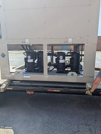 34 Ton, McQuay #AGZ030DHHNN-ER10, Chiller, 180 Gallon Tank, 2013 - Image 3